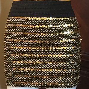 🆕 Pristine Black/Gold Sequin Mini Skirt-Small